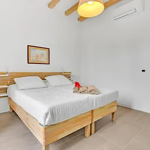 Alessia's Flat- Naviglio Grande , Buccinasco Italia